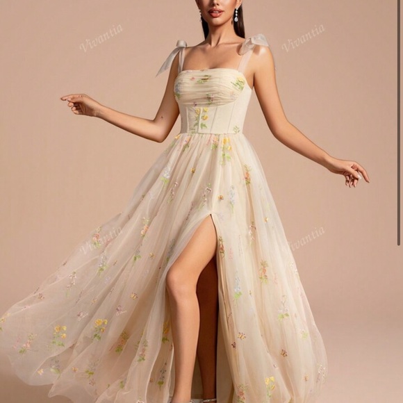 Dresses & Skirts - Elegant Floral Embroidered Prom Dress